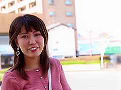 0000936_三十路のスレンダー日本人女性が人妻NTRセックス