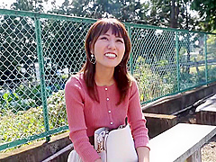 0000936_三十路のスレンダー日本人女性が人妻NTRセックス
