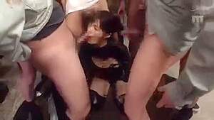 04678,A woman in serious agony