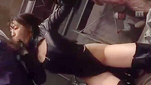 04678,A woman in serious agony