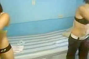 2 sexy amateur girls fuck 1 guy