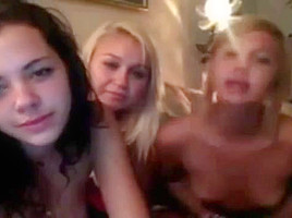 3 Hot Girls Go Crazy On Cam