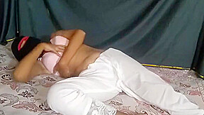 A Beautiful Islamic Pakistani Lahori Girl Showing Her Boobs And Puss