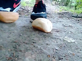Air Max 1 crushing bun