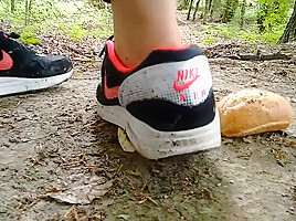 Air Max 1 crushing bun