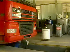 Alexandra Ross - La patronne du garage et les mecanos