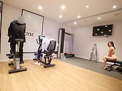 Allume 2 Inconnus Dans La Salle De Gym Et Se Fait Defoncer Comme Jamais !!! With Clara Mia