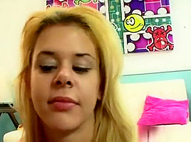 Alluring teen 18+ Enjoys A Passionate Knob Sucking Delight
