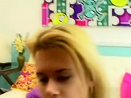 Alluring teen 18+ Enjoys A Passionate Knob Sucking Delight