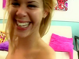 Alluring teen 18+ Enjoys A Passionate Knob Sucking Delight
