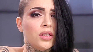 Alt babe fucks machine plus squirts