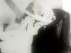 Amazing Woman Shows all Her Beauty (1950s Vintage)