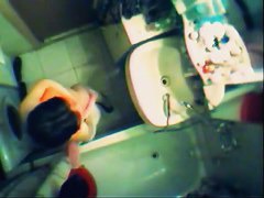 An enticing vid of a floozy in the shower