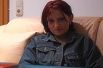 Angela 19 Jahre Macht Ihre Ersten Erfahrungen Vor Der Kamera