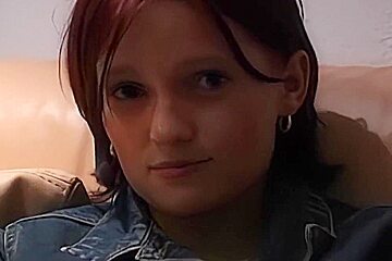 Angela 19 Jahre Macht Ihre Ersten Erfahrungen Vor Der Kamera
