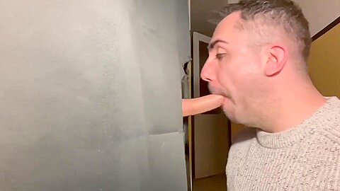 34 Ans  Venu Pour Step son 1er Glory Hole Il M’offre Une Grosse Dose De Sperme