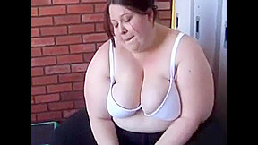 BBW Jellibean masturbates
