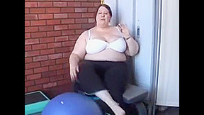 BBW Jellibean masturbates
