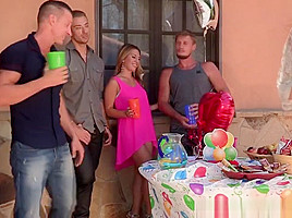 Babe Gives Head At Party