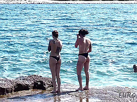Beach Vacation With Miss Pussycat Brille And Cheri Topless Beach And Late Night Dildo Masturbation