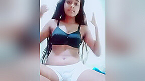 Beautiful Girlfriend Nude Showing For Lover