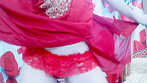 Beautiful Milf Has Sexy Body To Seduce Boys
