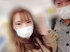 06608 Beautiful girl and old man