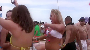 Beautiful naked blonde kiss, twerk, in a beach party