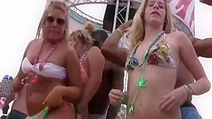 Beautiful naked blonde kiss, twerk, in a beach party