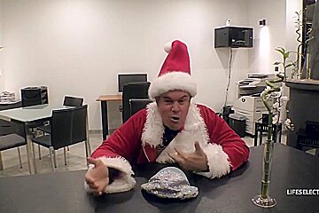 Becoming Bad Santa With Chloe Lamour