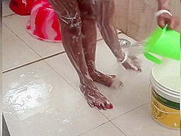 Big Booty Bathing Showering Sexy Pussy