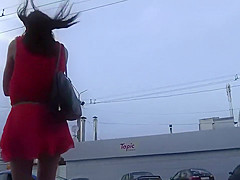 Big buttocks are hiding her thong