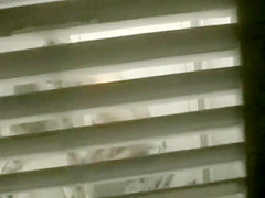 Big shaved pussy spied while peeing