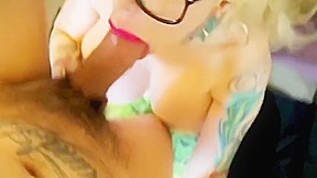 Bimbo sloppy deepthroat