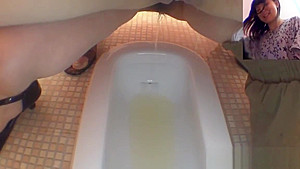 Bizarre asian babes pissing