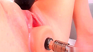 Blonde Laura busy with Fuckmachine