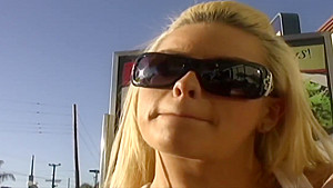 Blonde hottie rides guy's hard tool with her tight round ass