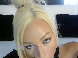 Blondes girl gibt eine wichsanleitung