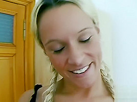 Blondine fickt fuer 100 Euro