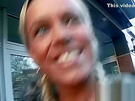 Blondine fickt fuer 100 Euro