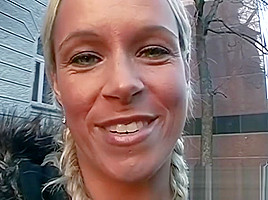 Blondine fickt fuer 100 Euro