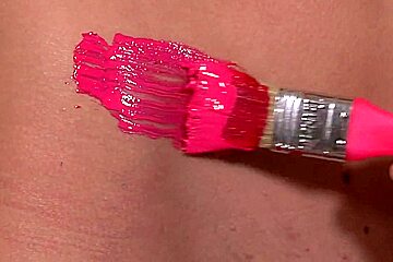 Bodypainting Lesbo Dildo Fun