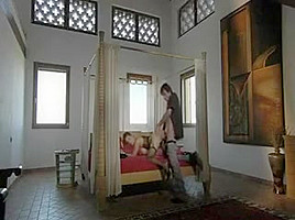 Bombe italienne aux gros seins splendides qui baise