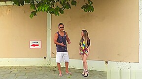 Brad Montana tirando o cabco do cuzinho da loira tatuada