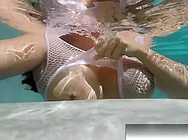 Buxom Alison Tyler Takes A Bath And Rubs Herself Down