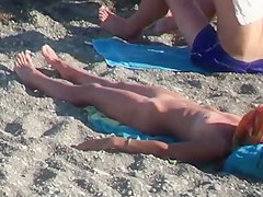 CHECK OUT THIS BLONDE WITH TIGHT BODY ENJOYS THE BEACH 