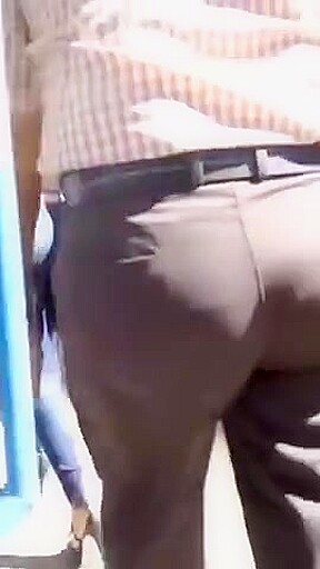Candid latina bubble butt in jeans