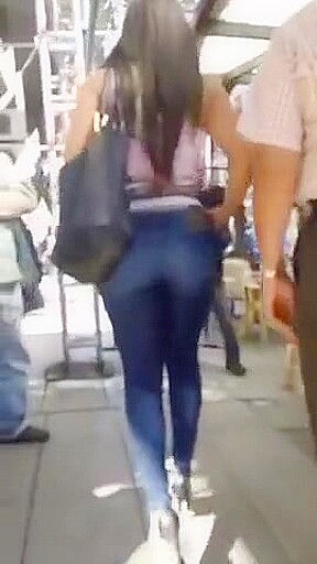 Candid latina bubble butt in jeans