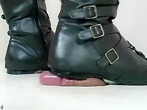 Chantal Cock crush bootjob