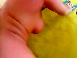 Charmante babe aux seins naturels dans une grosse sodomie